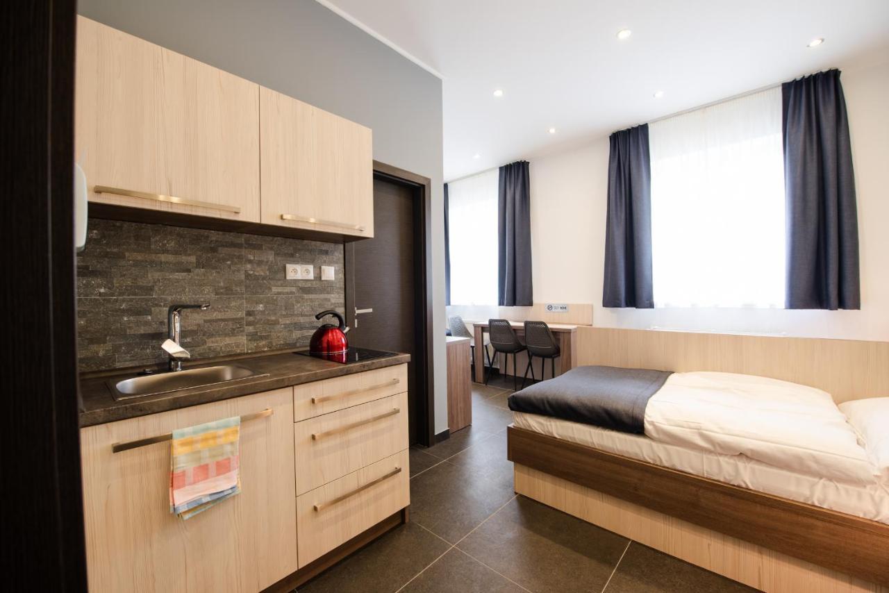 Apartments Danube Bratislava Esterno foto