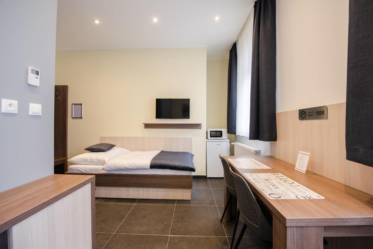 Apartments Danube Bratislava Esterno foto