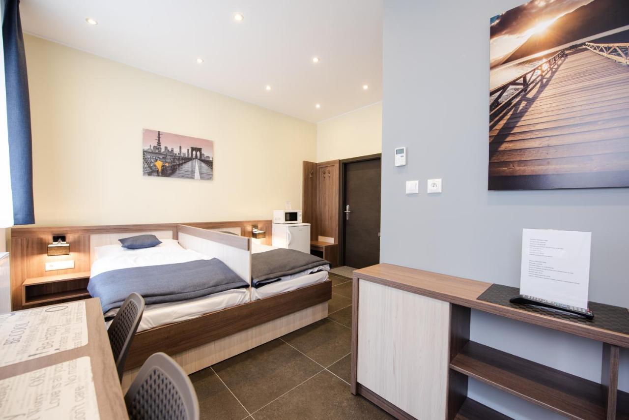 Apartments Danube Bratislava Esterno foto