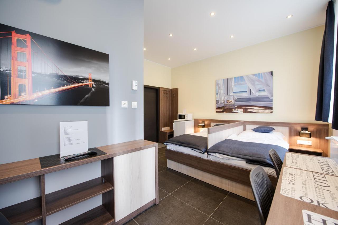 Apartments Danube Bratislava Esterno foto