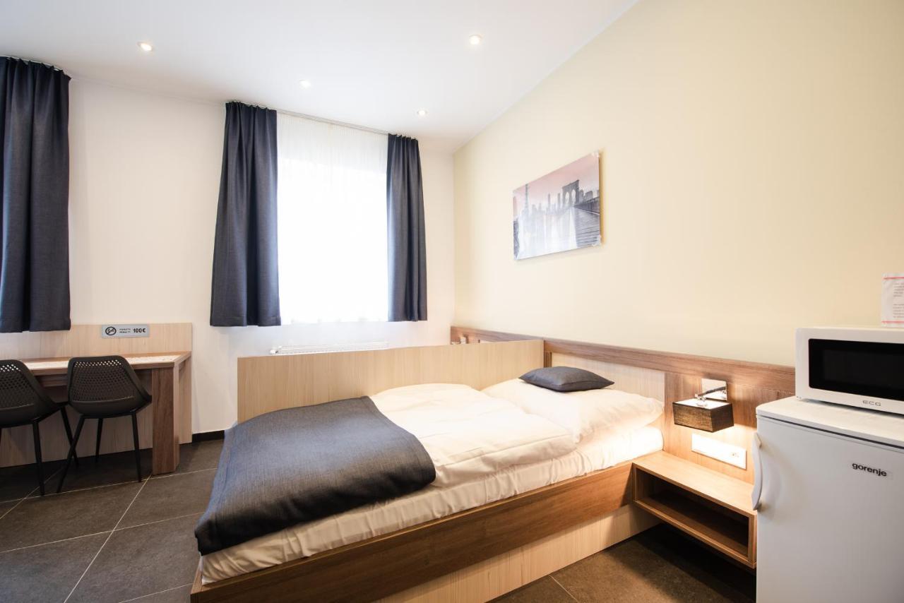 Apartments Danube Bratislava Esterno foto