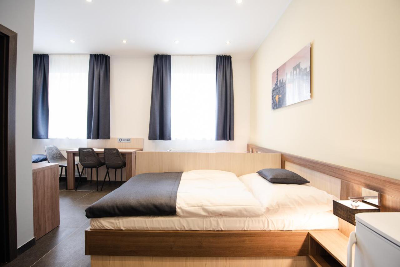 Apartments Danube Bratislava Esterno foto