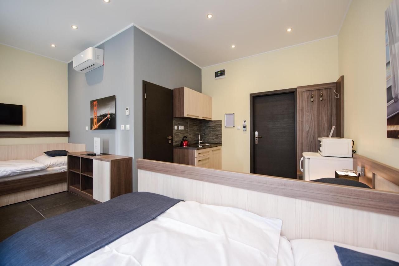 Apartments Danube Bratislava Esterno foto
